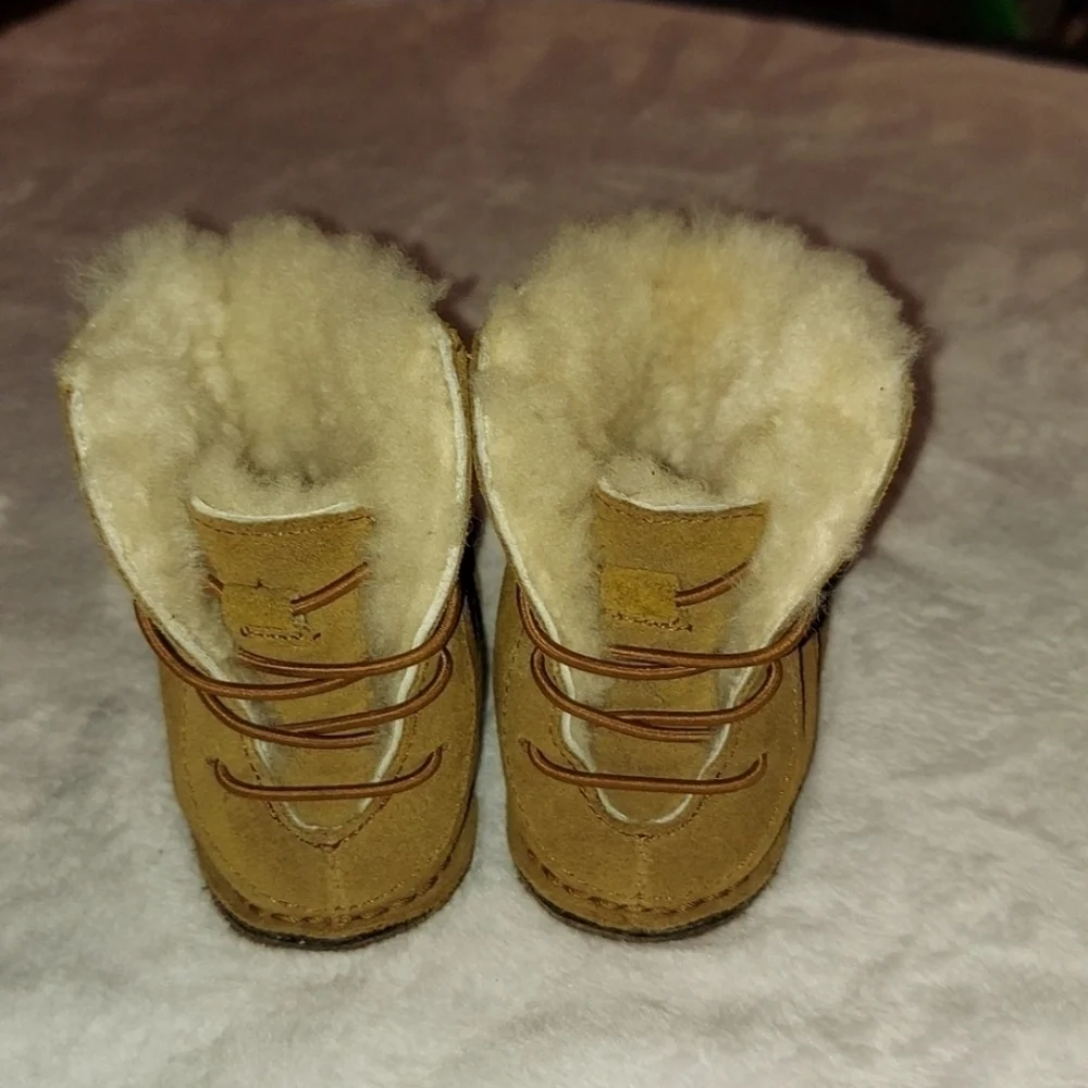 UGG  Medium kids